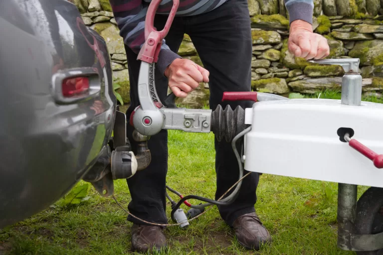 Hooking up a caravan to to towbar